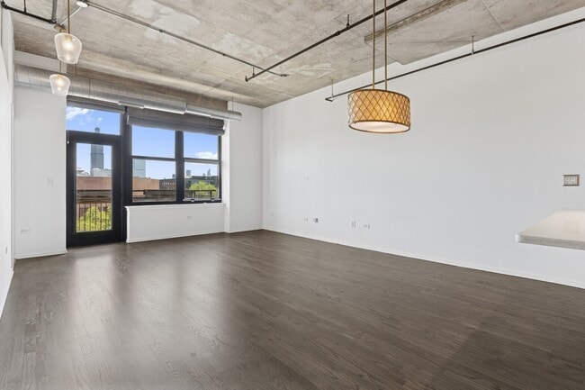 Building Photo - 6 S Laflin St
