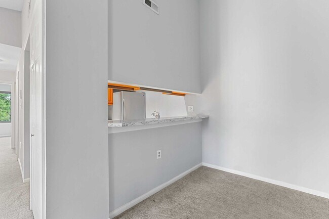 Foto del edificio - Charming Top Floor Condo with Pool View!!