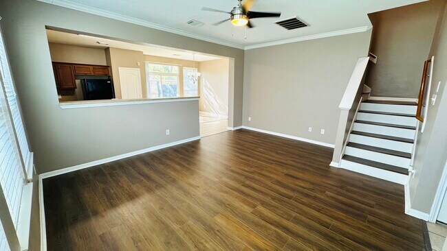 Sala de estar - 8126 Montague Manor Ln