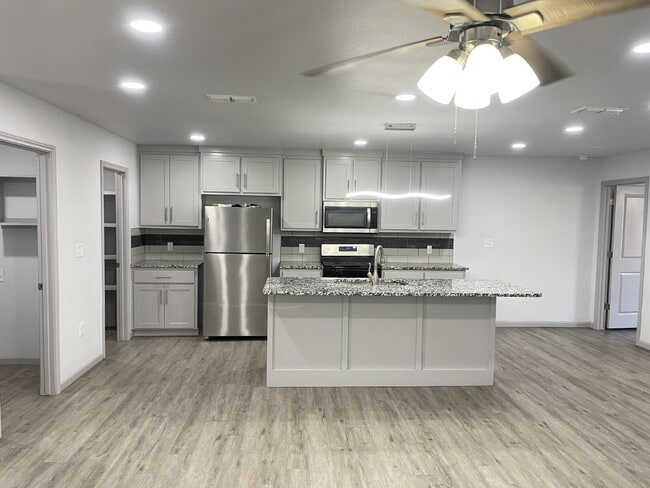 Foto del edificio - Spacious Home on a quiet cul-de-sac street