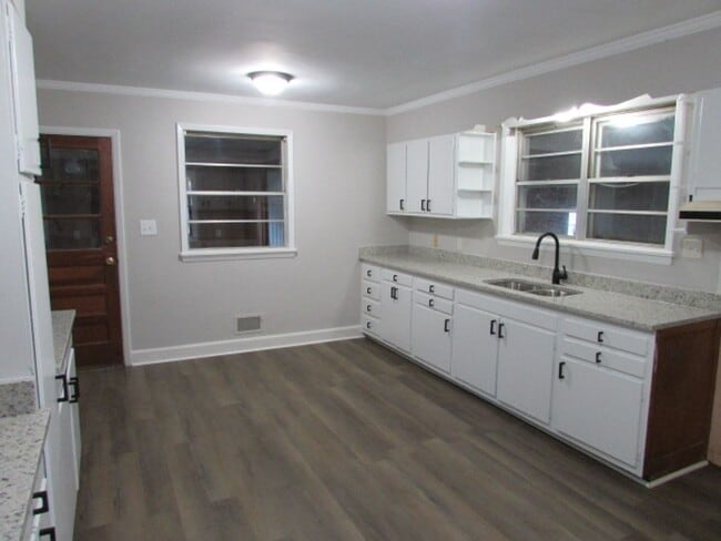 Building Photo - Brick Home in Manning, SC