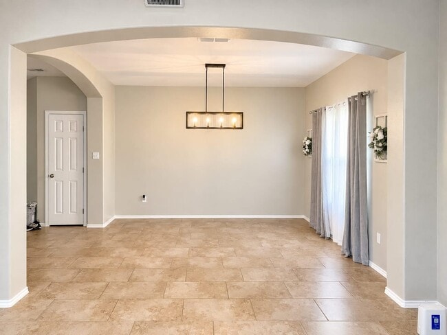 Building Photo - 11221 Sierra Gorda Dr