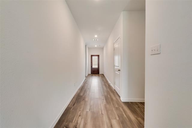 Foto del edificio - 1833 Lake Grove Dr