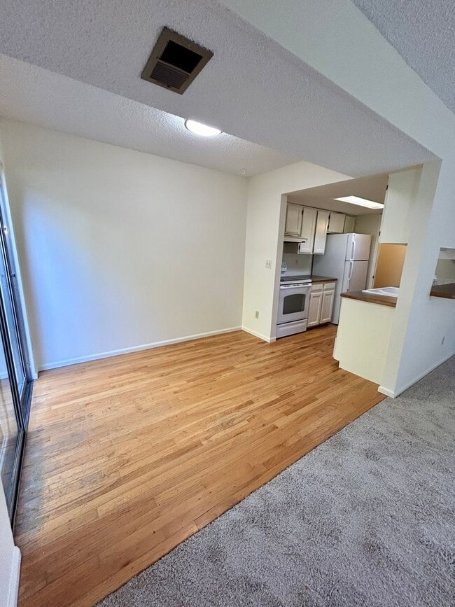 Building Photo - Charming 2 Bed, 2 Bath Home with Finished ...