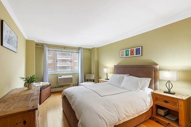 Foto del edificio - 39-65 52nd St