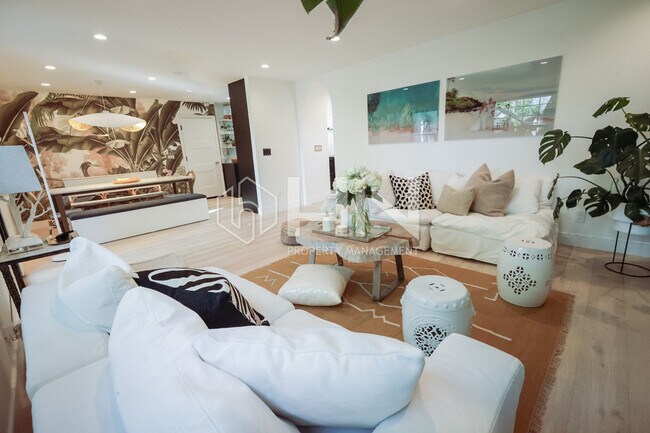 Foto del edificio - 1031 Almanor Ave