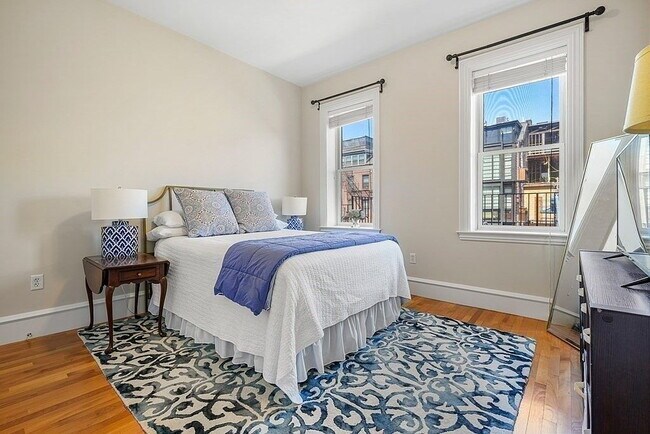 Foto del edificio - "Charming 2-Bed Oasis in the Heart of Boston's South End – Spacious 765 Sq Ft!"