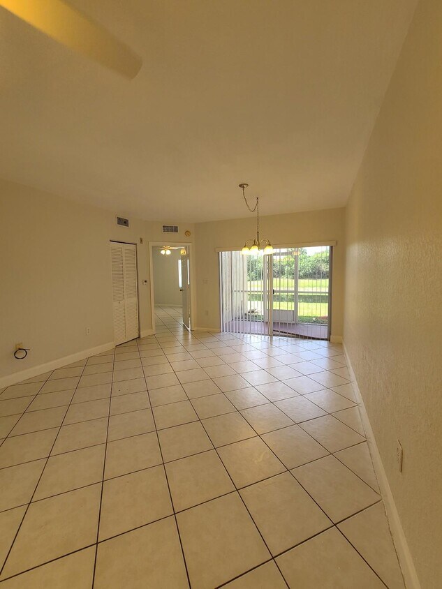 Primary Photo - 1055 Golden Lakes Blvd