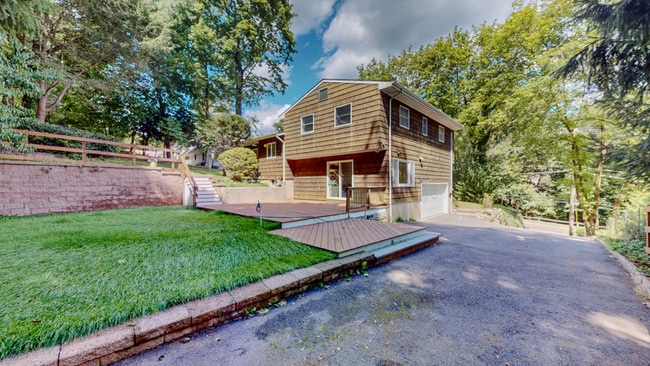 Building Photo - Spacious 3-Bedroom Split-Level with Firepl...