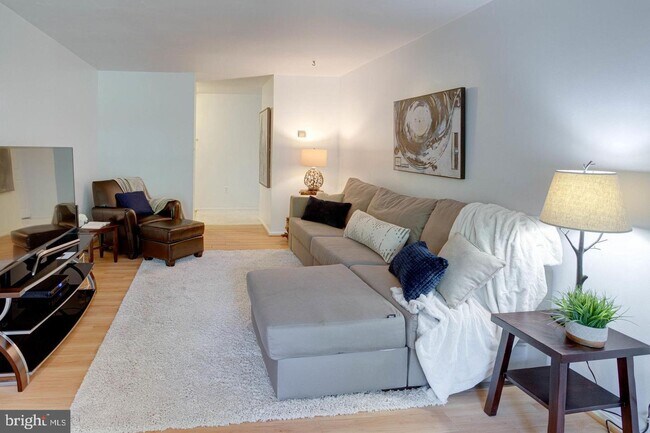 Foto del edificio - 9802 Kingsbridge Dr