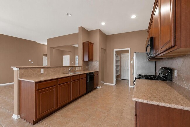 Foto del edificio - 354 Camelia Pkwy