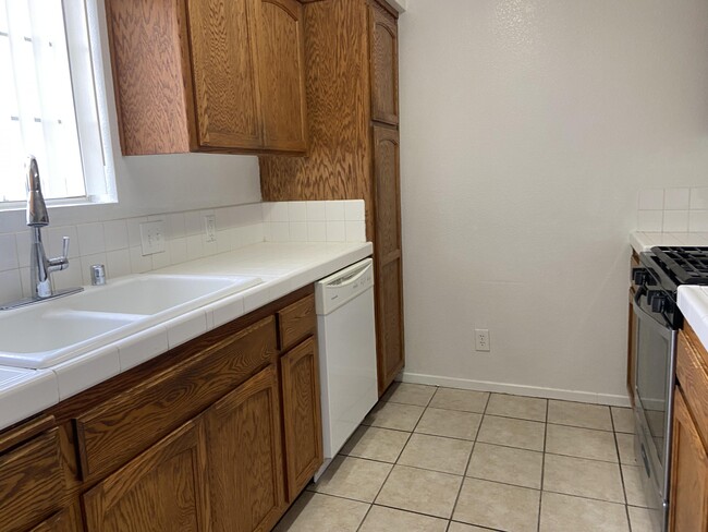 Building Photo - 1241 E Ave R