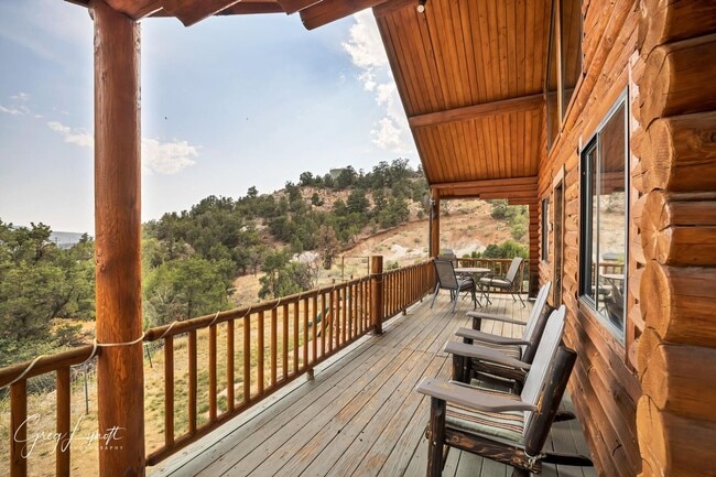 Building Photo - Mountain living in Central, Utah!