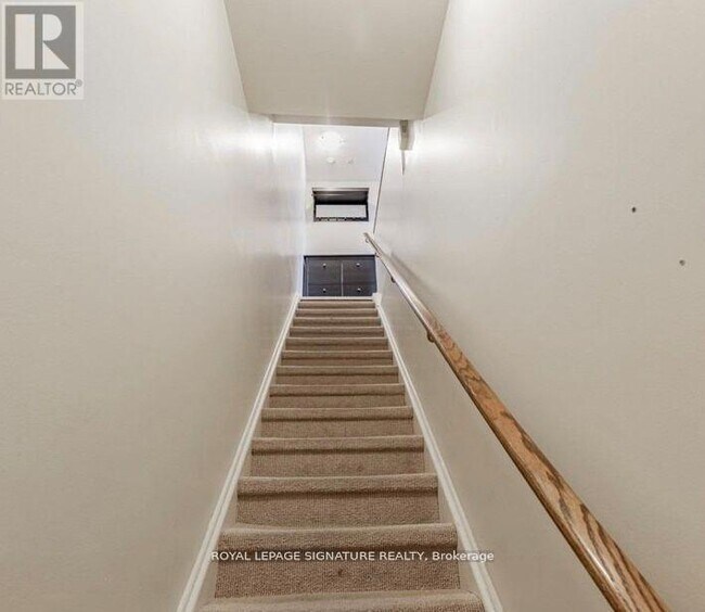 Building Photo - 208 Carlton St.