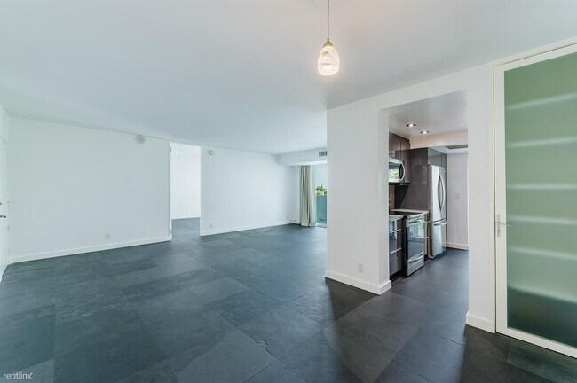 Foto del edificio - 2 br, 2 bath Condo - 2715 N Ocean Blvd Apt 4B