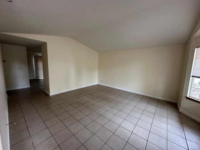 Foto del edificio - 3 Bedroom 2 Bath  Home In The Lexington Ar...