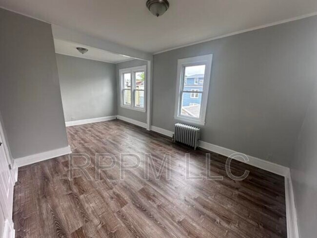 Foto del edificio - 100-102 Grand Ave #2R