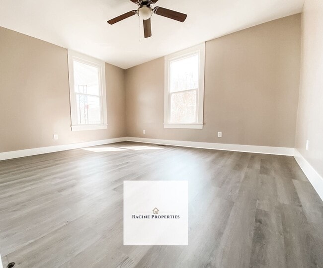 Foto del edificio - Charming Cottage Living in the Heart of Clinton