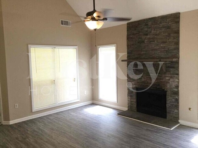 Foto del edificio - 290 Saratoga Ct