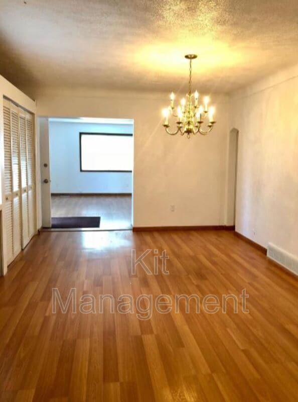 Building Photo - 758 Wyman St
