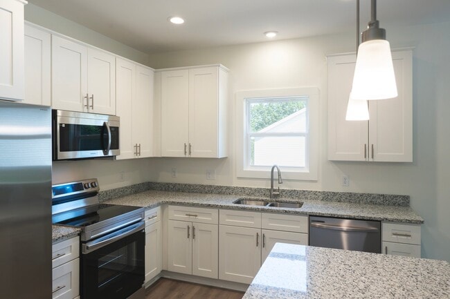Building Photo - 1943 Holland Rd