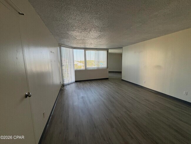 Foto del edificio - 8817 S Thomas Dr
