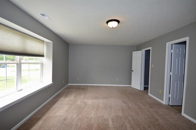 Building Photo - 9610 Claymore Dr