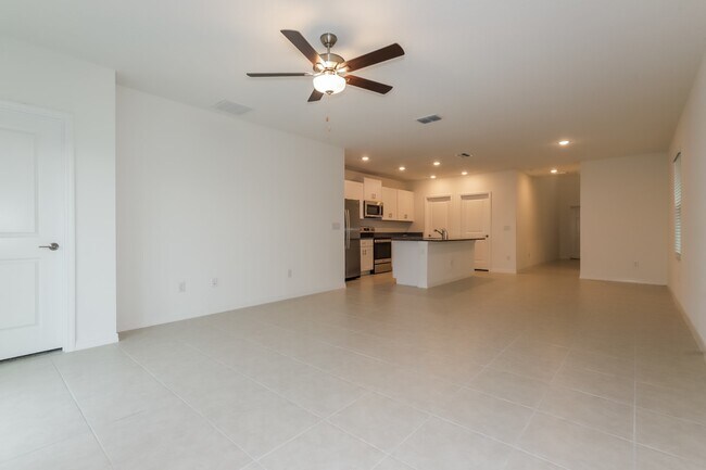 Foto del edificio - 11052 Radiant Shore Loop