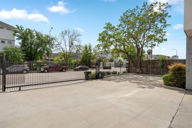 Foto del edificio - 5712 Winsome Ln