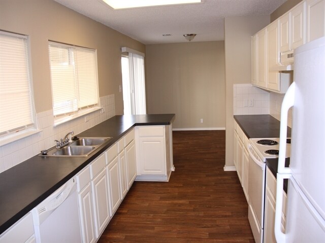 Foto del edificio - 3352 Chapel Wood Ct
