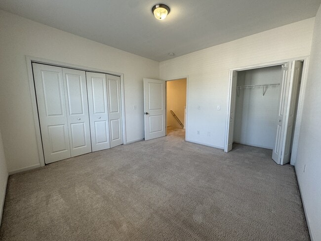 Foto del edificio - 65 Dresser Ln