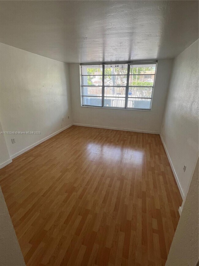 Building Photo - 2175 NE 170th St
