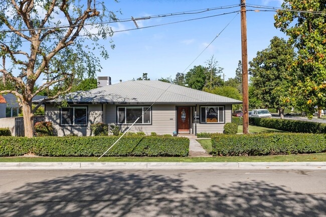 Building Photo - Beautiful 3 Bedroom / 2 Bathroom Home for ...