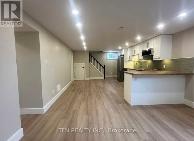 Building Photo - 75 Castlefield Dr