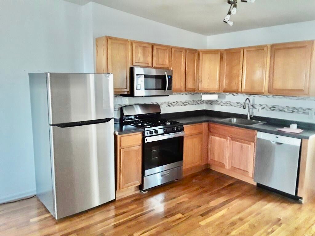 Primary Photo - 280 Grand St