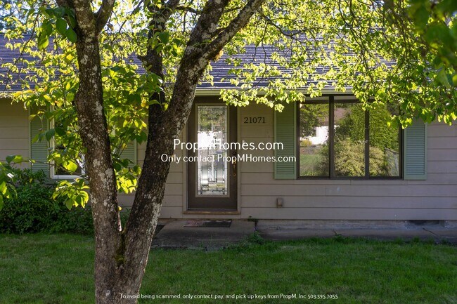 Building Photo - Charming Oregon City Home on 1/2 Acre! Ful...
