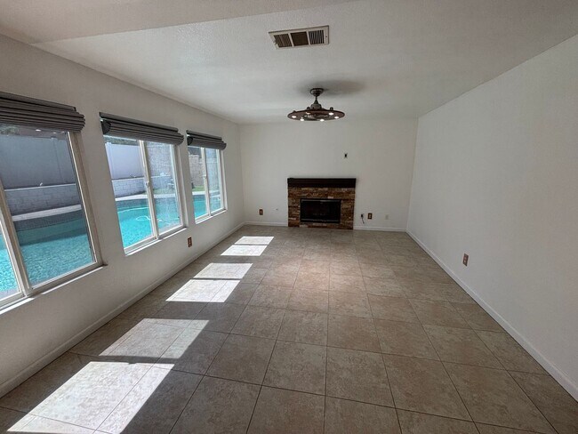 Building Photo - 40067 Villa Moura Dr