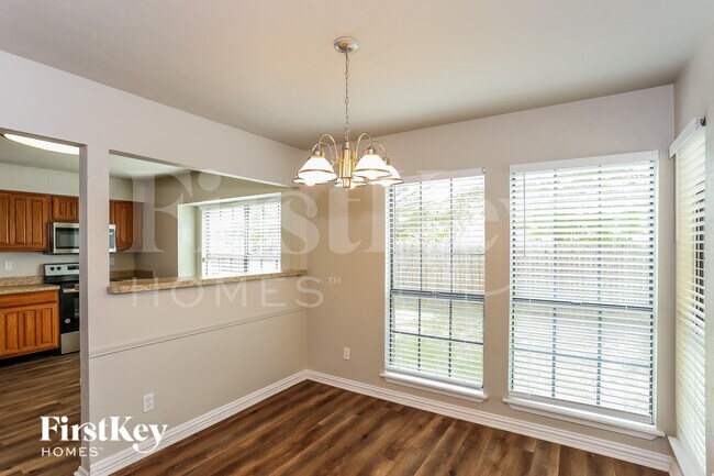 Foto del edificio - 2416 Sutton Dr