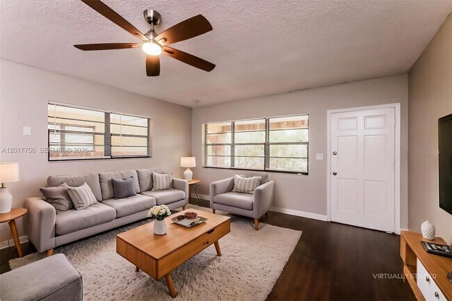 Foto del edificio - 830 E Evanston Cir