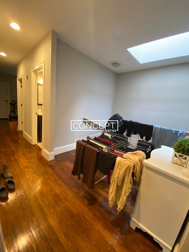 Building Photo - 16 Sewall St