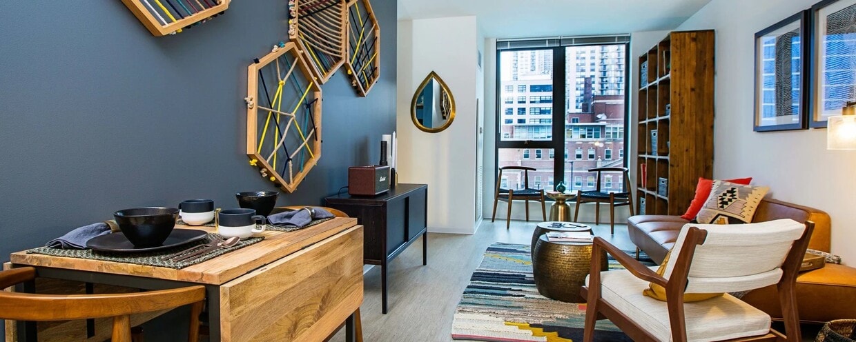 Photo - 169 W Superior St (Chicago, IL)