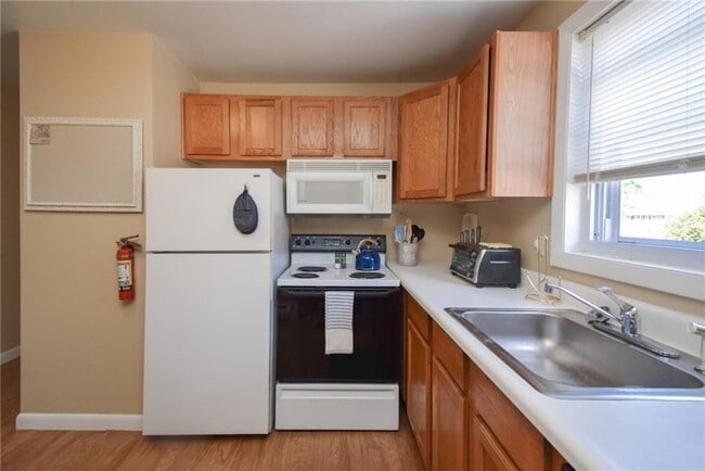 Building Photo - 70 Carroll Ave