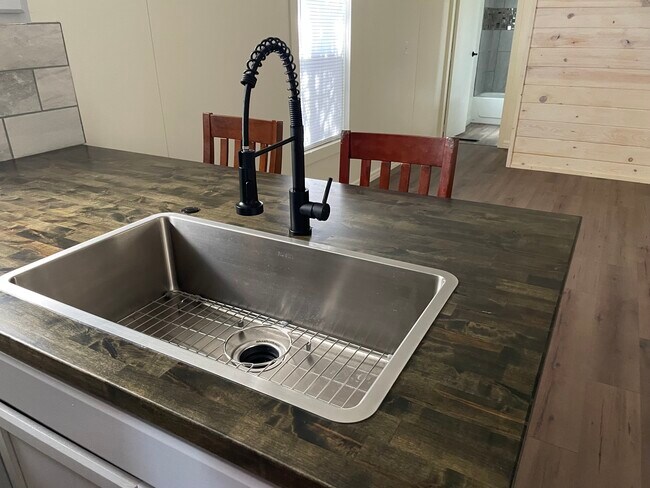 Building Photo - 4035 N Robin Dr