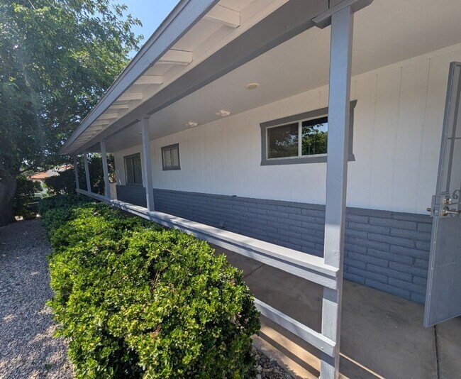 Building Photo - Spacious and newly remodeled 4 Bedroom wit...