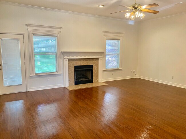 Building Photo - 3709 Camelot Ct