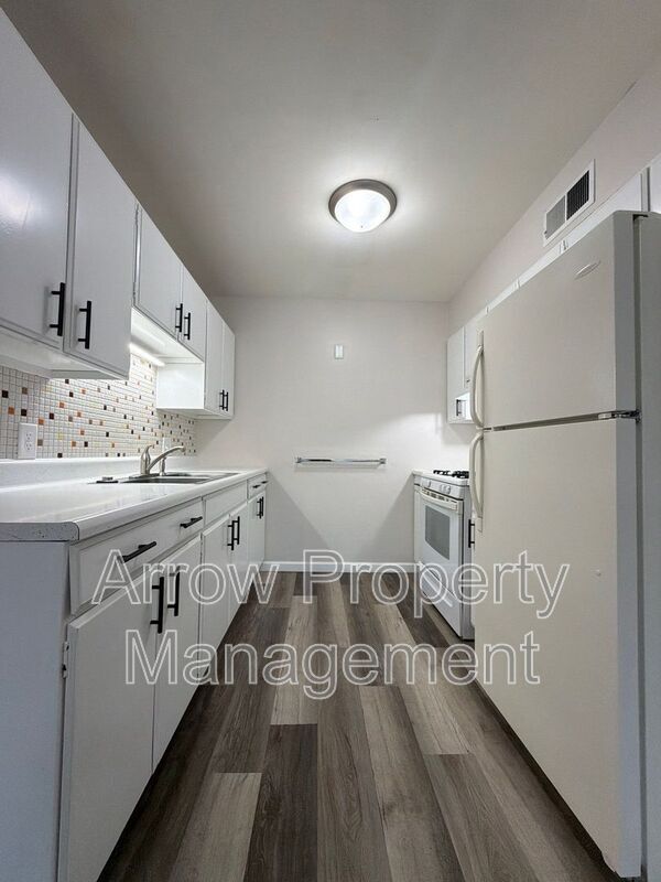 Building Photo - 823 N 6th St