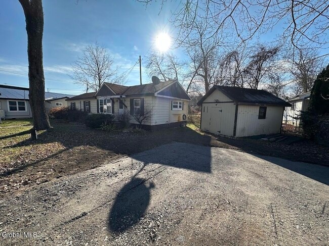 Building Photo - 98 Point Breeze Rd