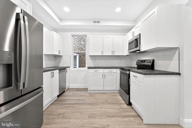 Building Photo - 153 Hermitage St