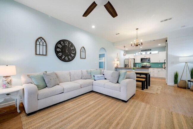 Foto del edificio - 994 Dolly St