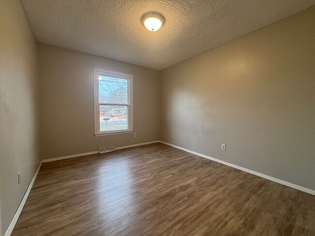 Foto del edificio - 3 bedroom 2 bathroom 2 car garage